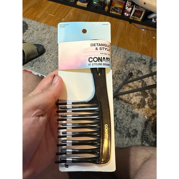 Studio selection, spa headband, wrap, scarf brushes, claw clips and more - Picture 11 of 16